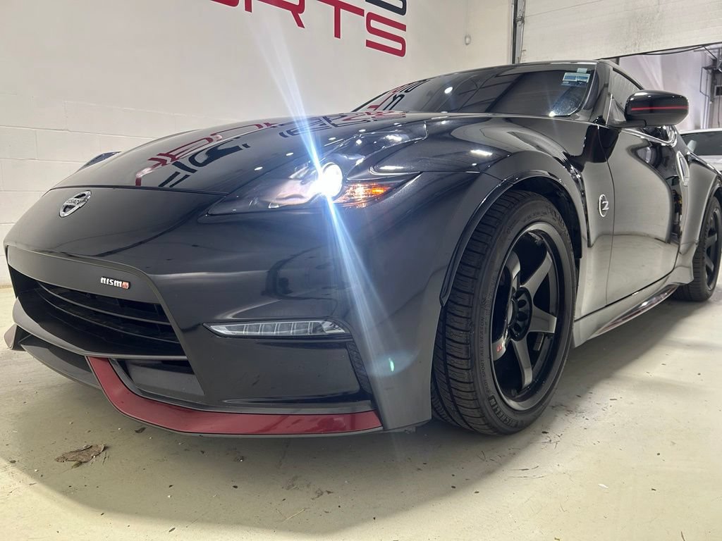 Used 2017 Nissan 370Z NISMO RWD image 2