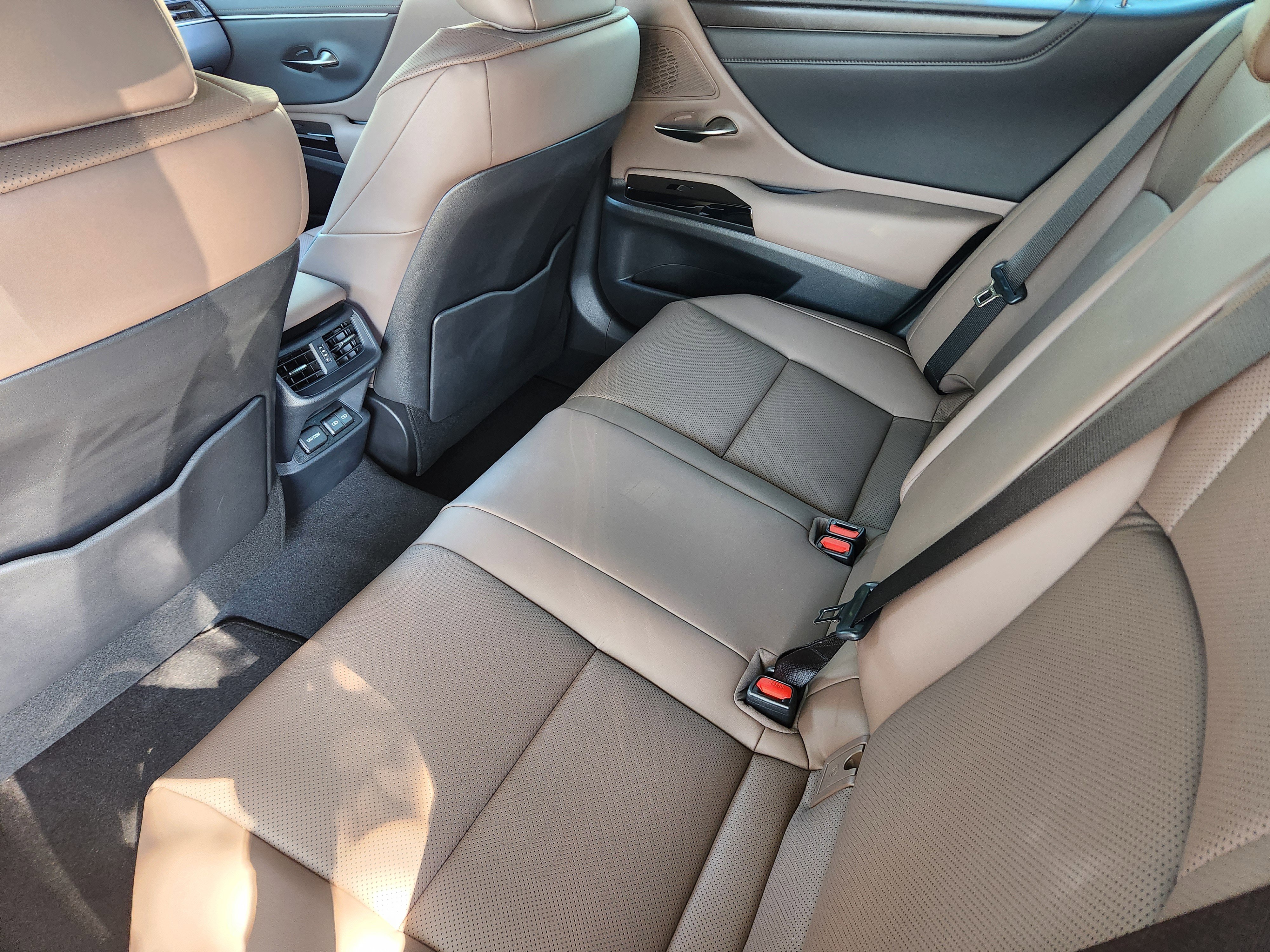 New 2025 Lexus ES 300h w/ Premium Package image 21