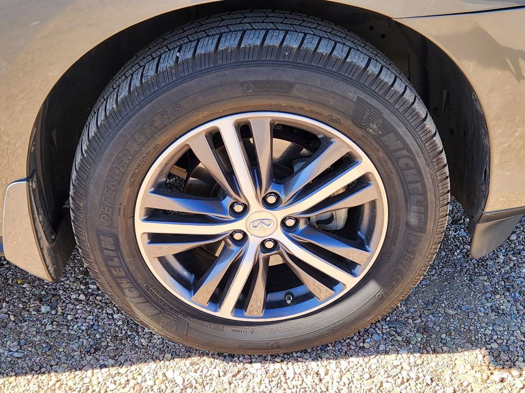 Used 2019 INFINITI QX60 Luxe w/ Essential Package image 15