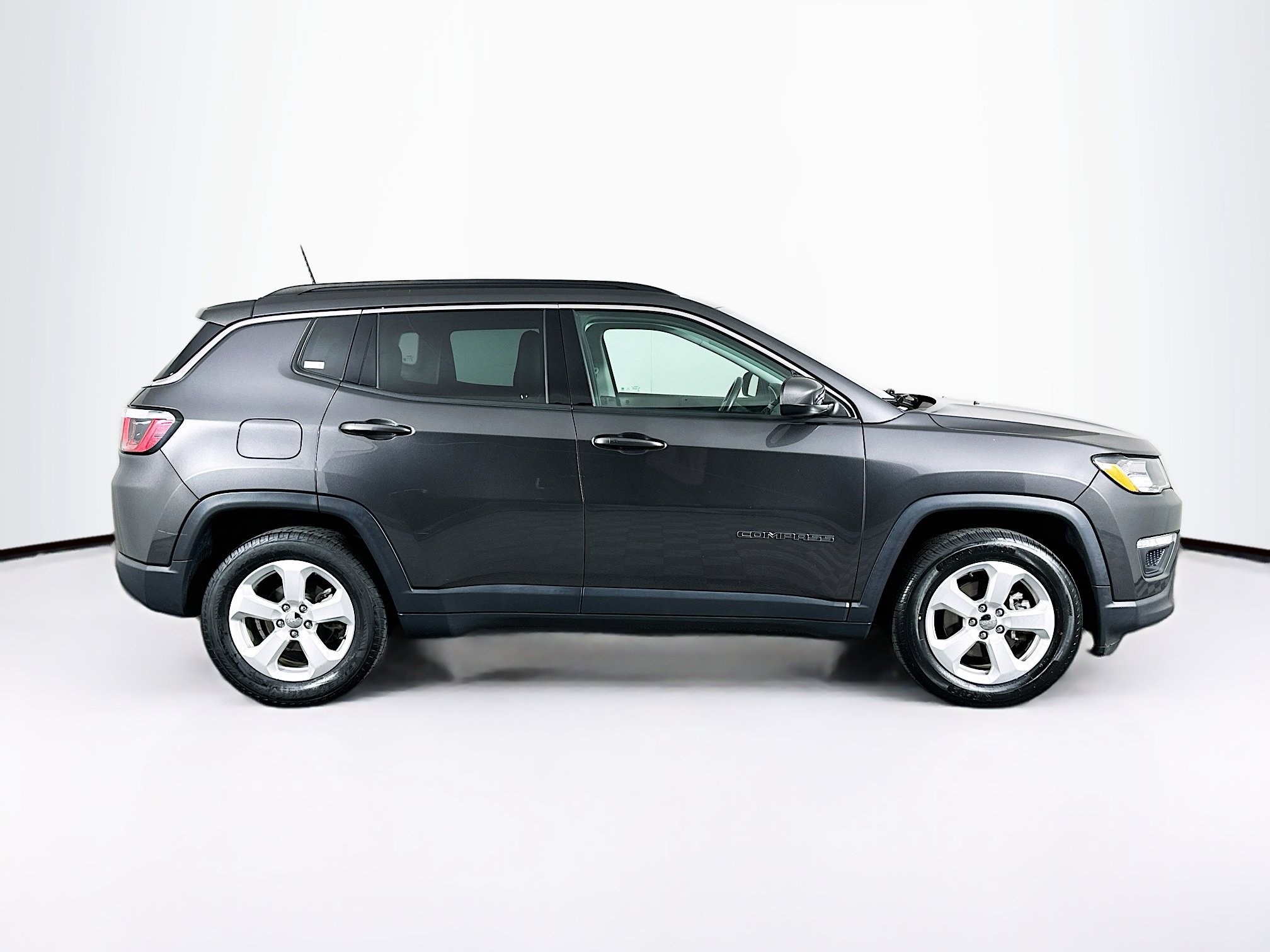 Used 2017 Jeep Compass Latitude w/ Popular Equipment Group FWD image 10