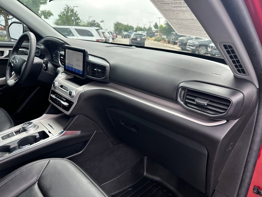 Used 2024 Ford Explorer XLT w/ Equipment Group 202A RWD image 36