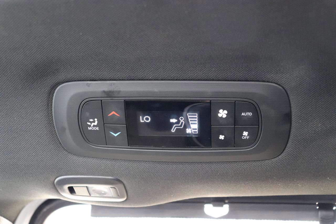 Used 2025 Chrysler Pacifica Limited FWD image 26