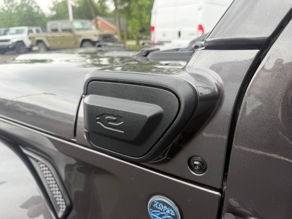 Used 2025 Jeep Wrangler Unlimited Sahara AWD/4WD image 10