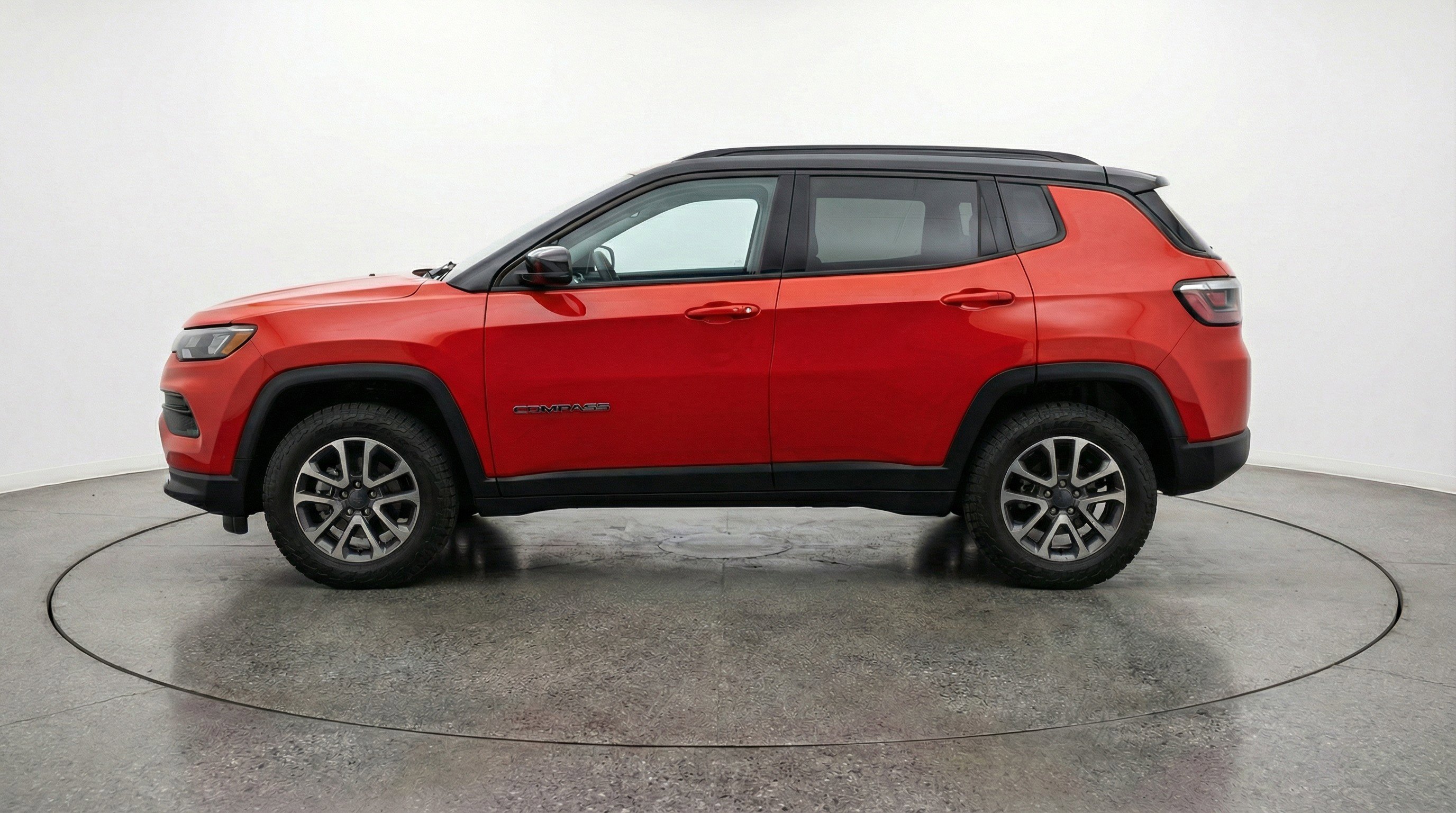 Used 2025 Jeep Compass Trailhawk w/ Trailer Tow Group AWD/4WD image 5