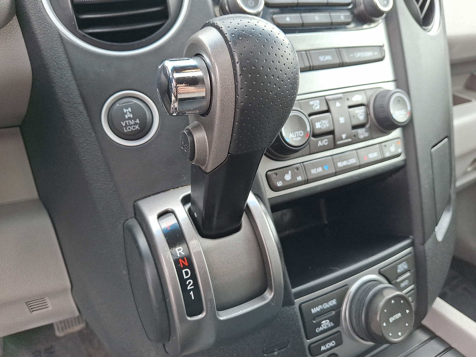 Used 2012 Honda Pilot EX-L image 16