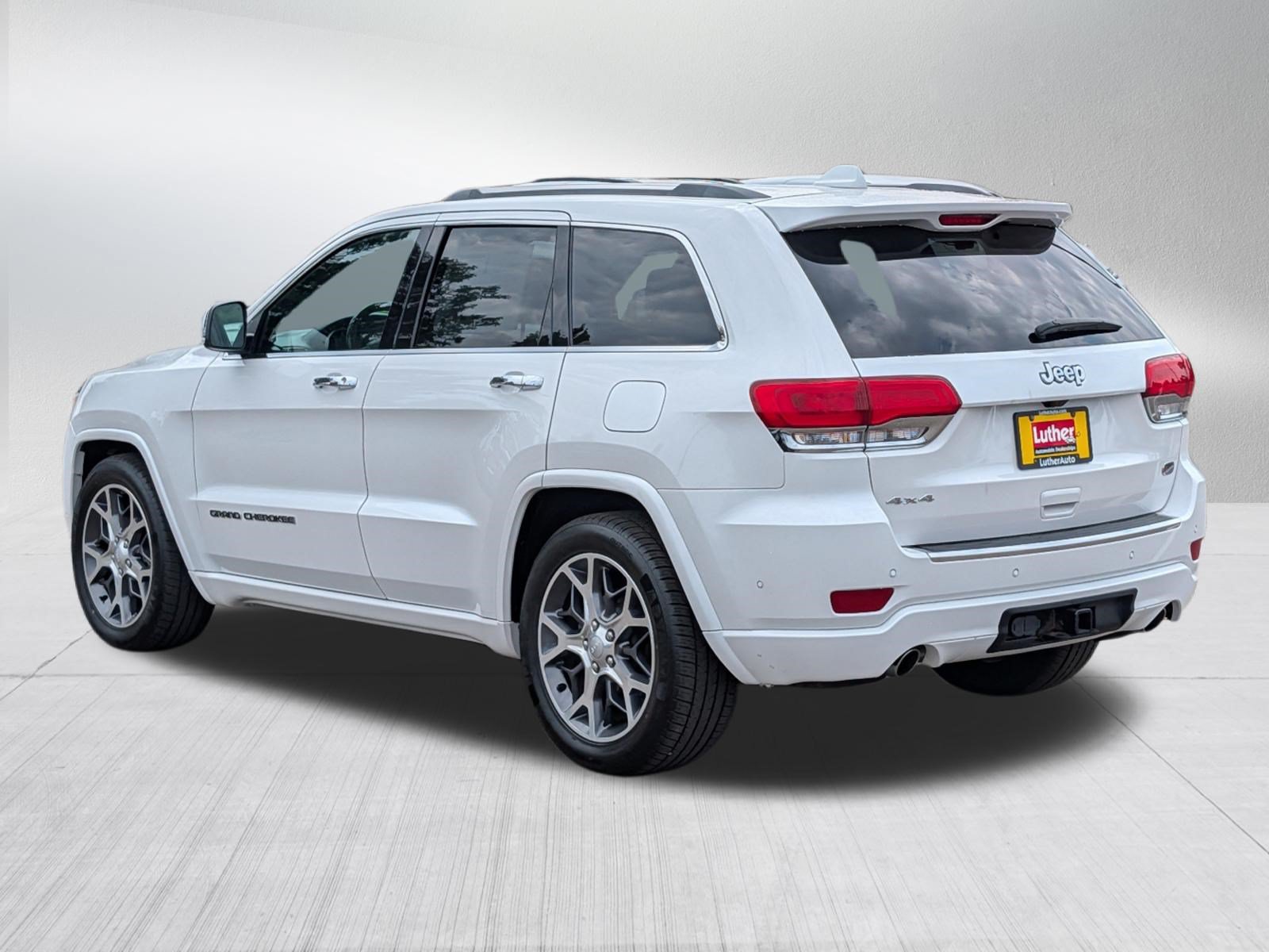 Used 2019 Jeep Grand Cherokee Overland AWD/4WD image 5