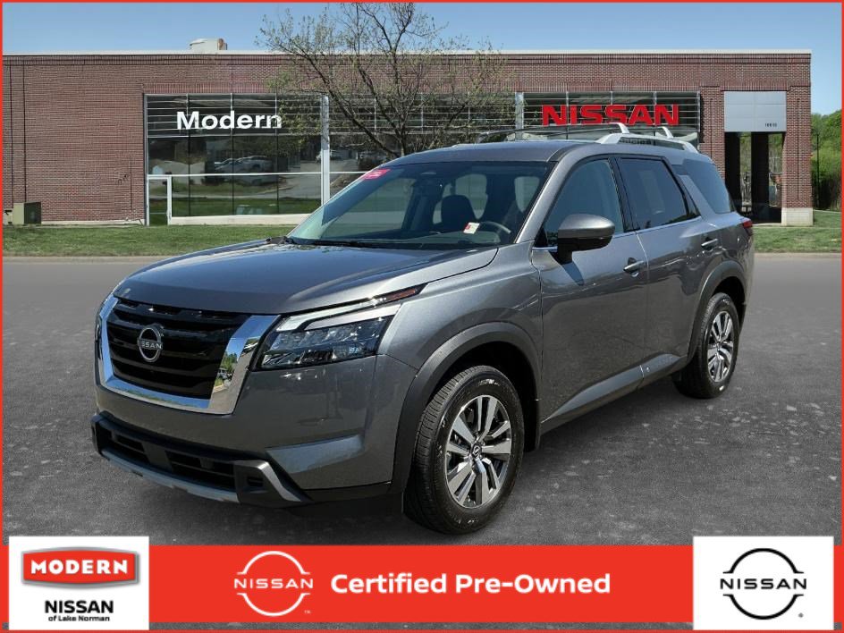 Certified 2025 Nissan Pathfinder SL image 1