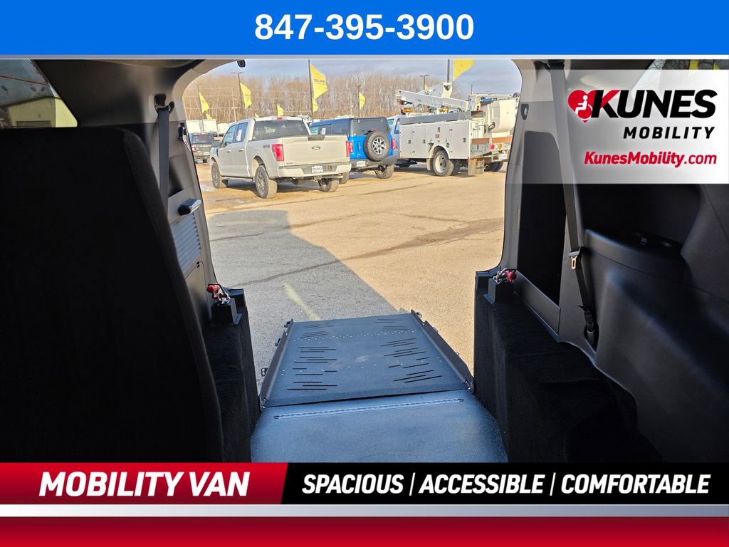 Used 2026 Toyota Sienna LE FWD image 36