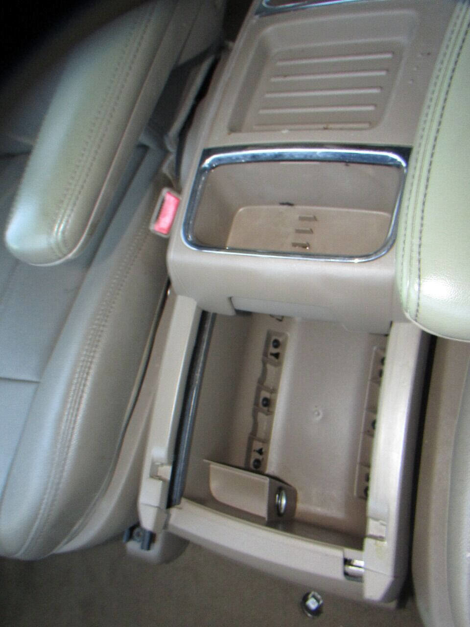 Used 2015 Chrysler Town & Country Touring image 54