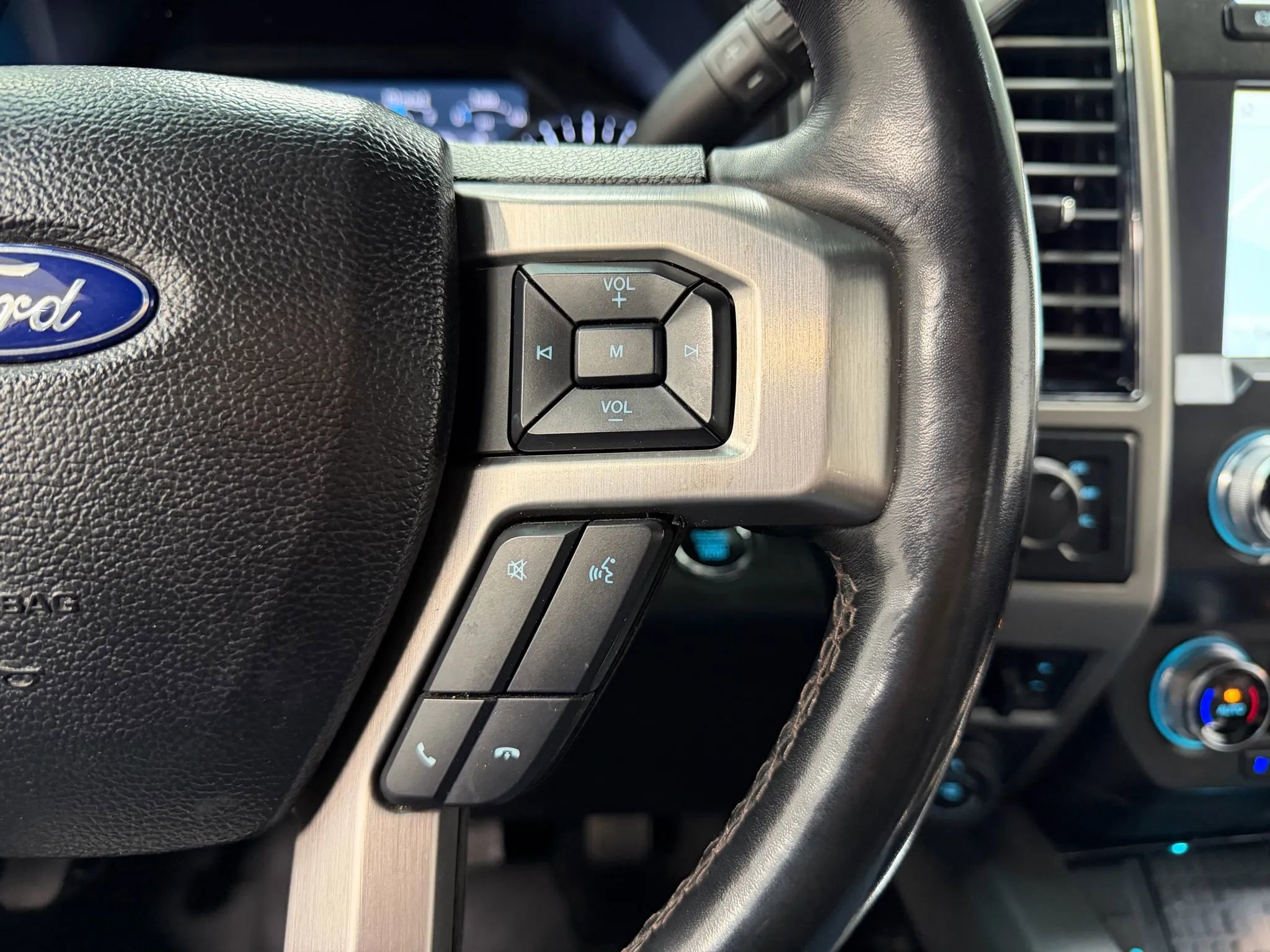 Used 2021 Ford F450 Platinum w/ FX4 Off-Road Package image 35