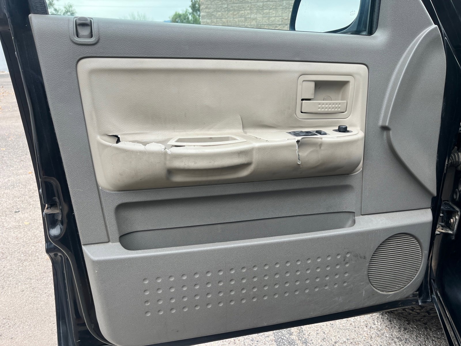 Used 2005 Dodge Dakota SLT image 13