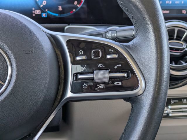 Used 2022 Mercedes-Benz GLB 250 image 27