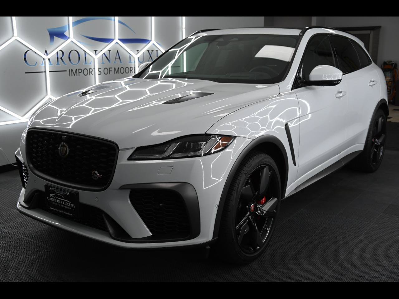 Used 2021 Jaguar F-PACE SVR AWD/4WD image 1