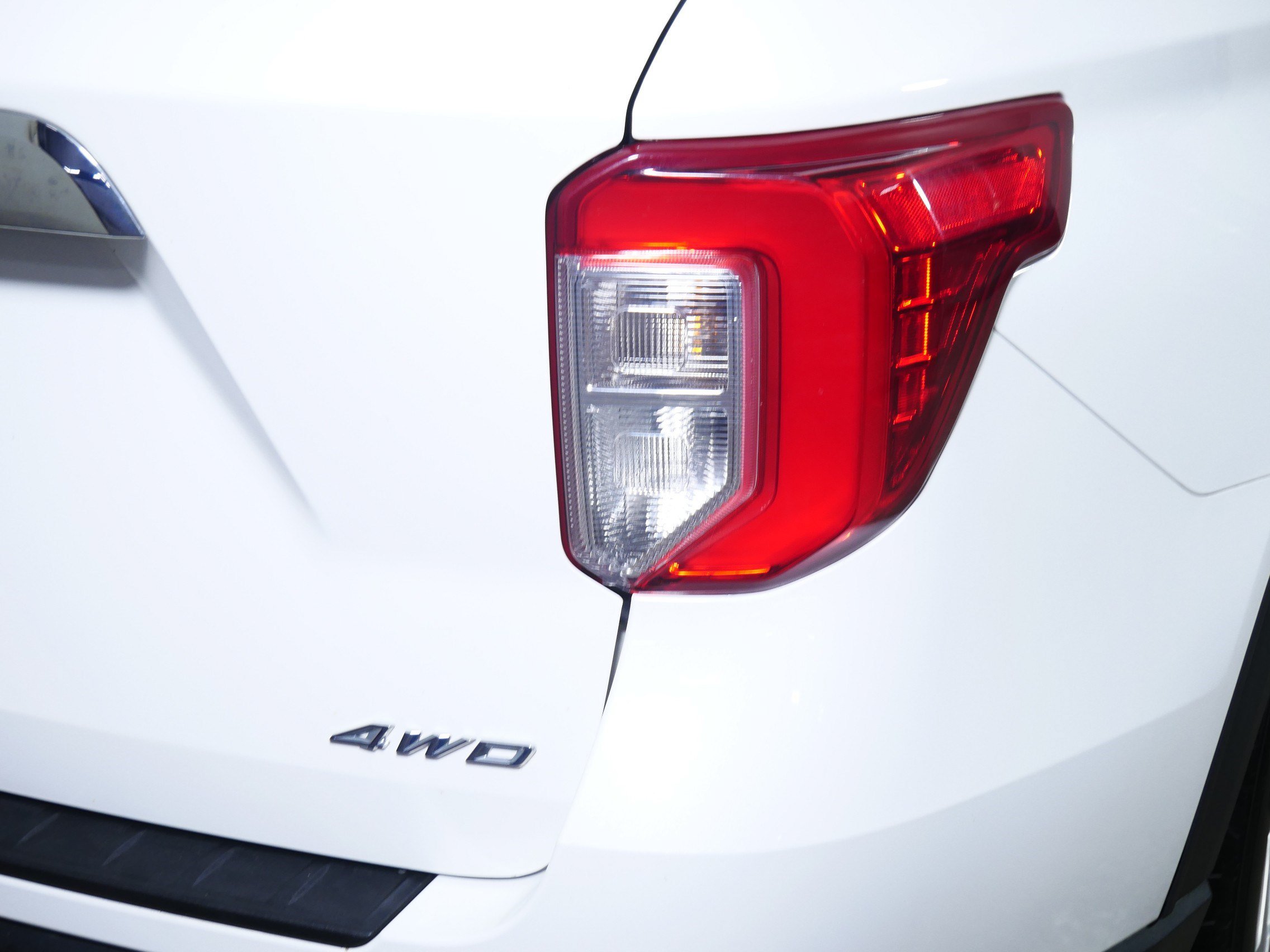 Used 2023 Ford Explorer XLT AWD/4WD image 17