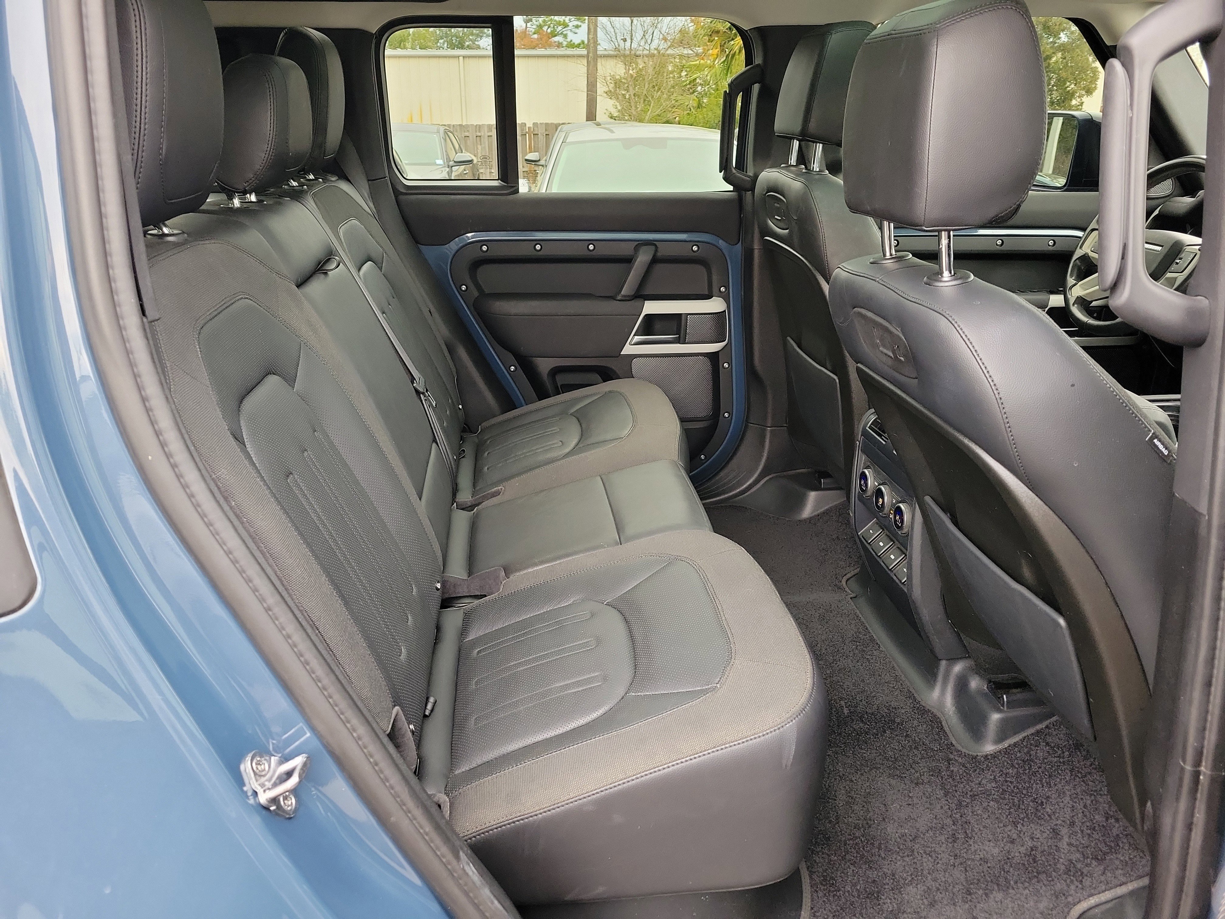 Used 2020 Land Rover Defender 110 SE image 12