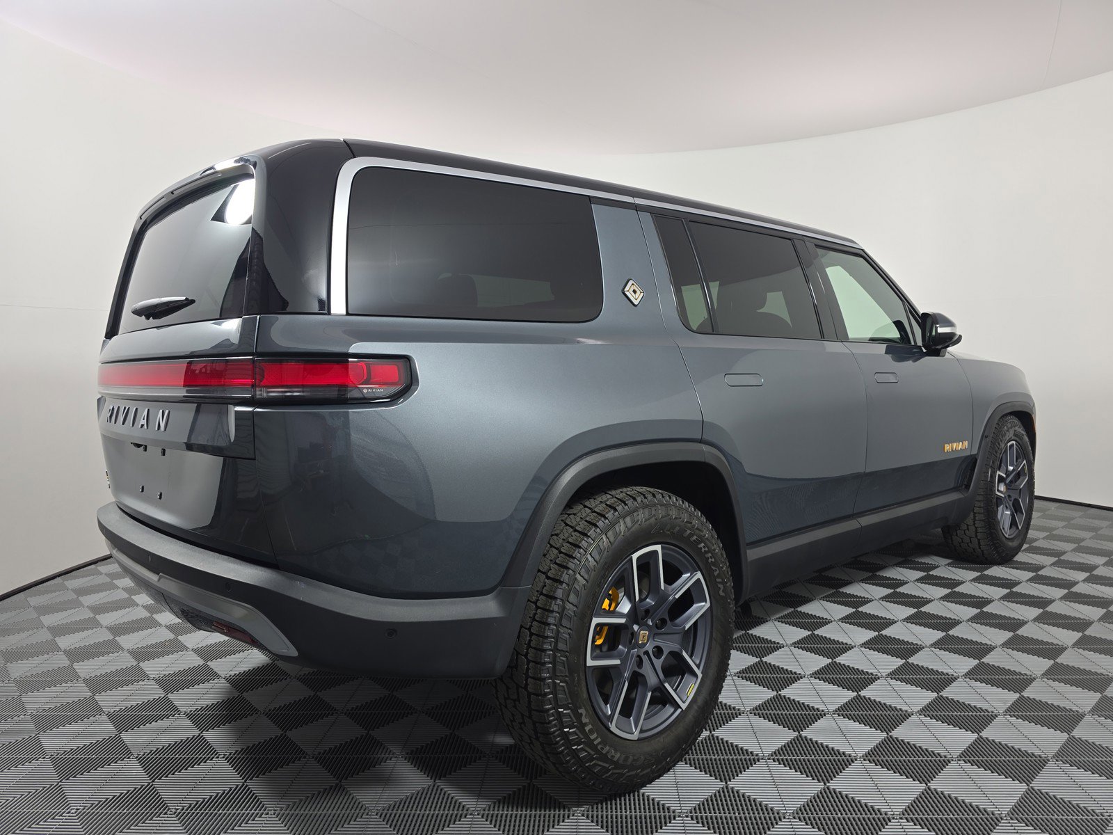 Used 2022 Rivian R1S Launch Edition AWD/4WD image 5