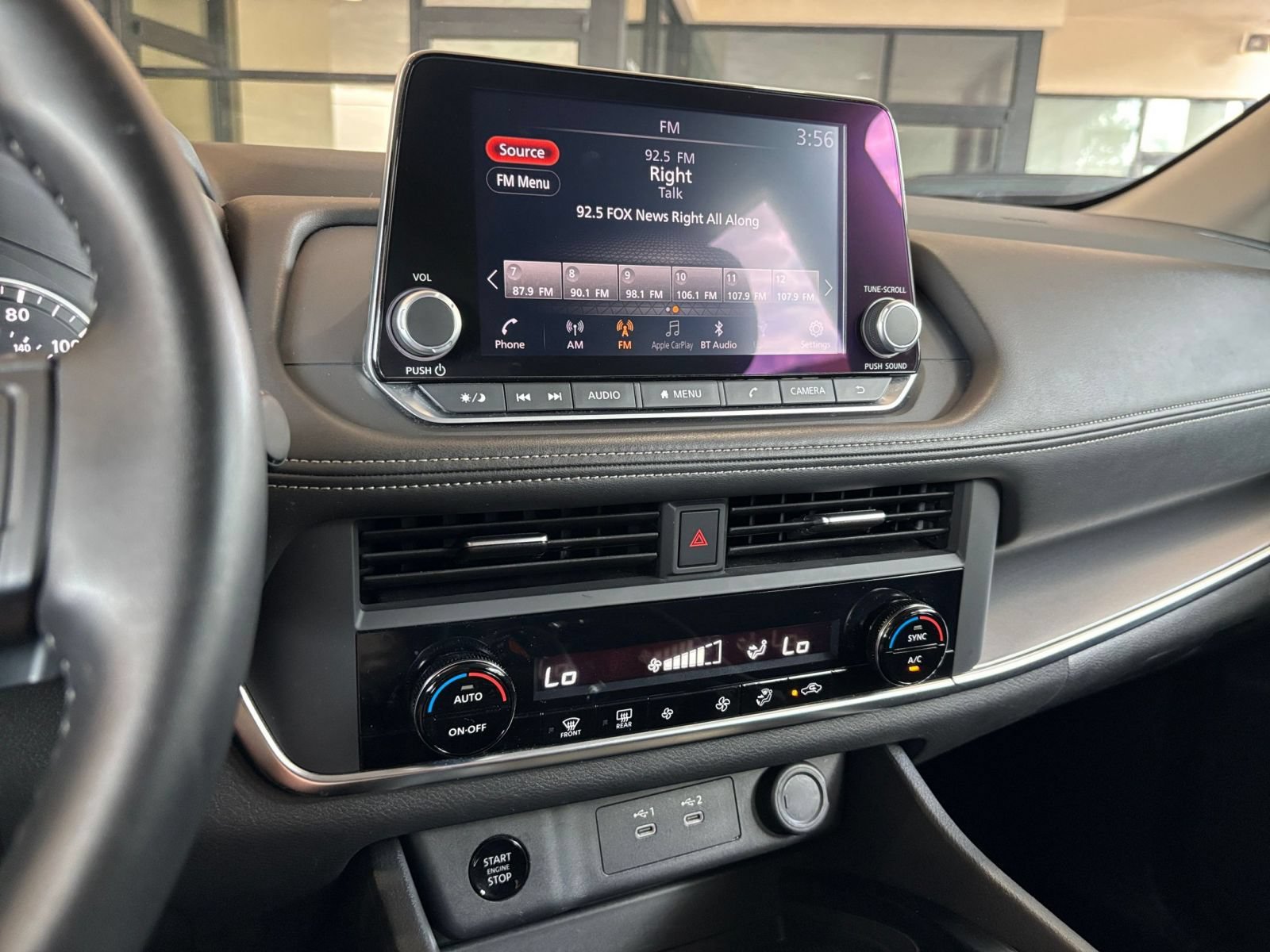 Used 2025 Nissan Rogue SV AWD/4WD image 16