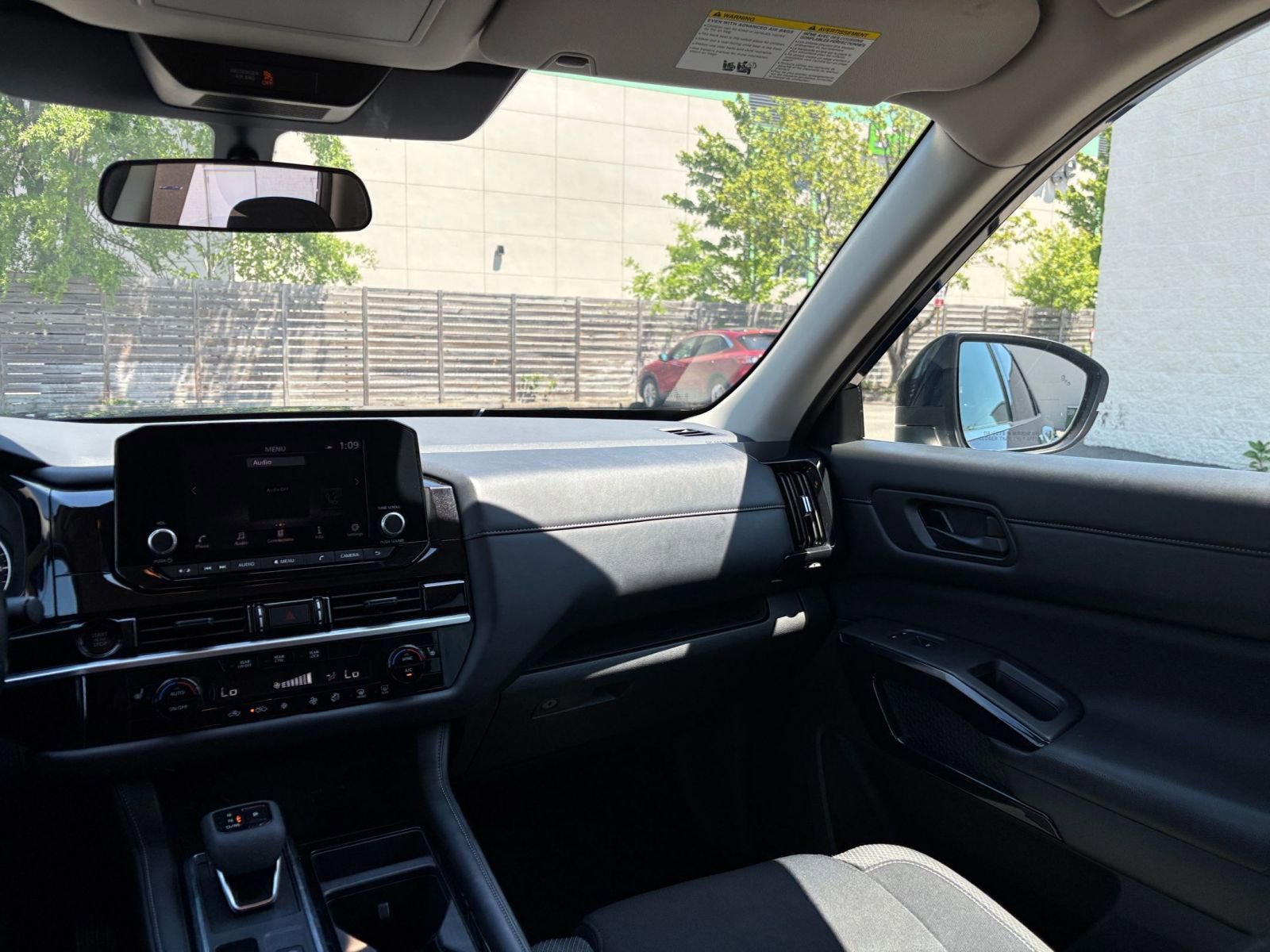 Used 2025 Nissan Pathfinder SV AWD/4WD image 39