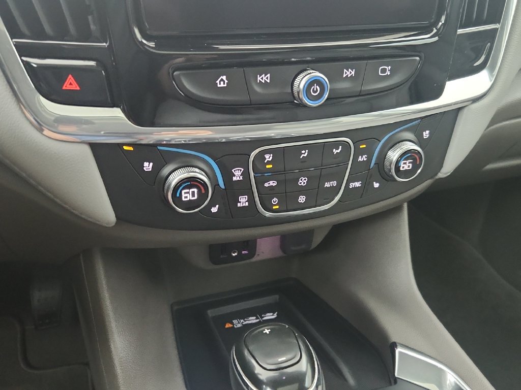 Used 2019 Chevrolet Traverse Premier w/ Driver Confidence II Package FWD image 28