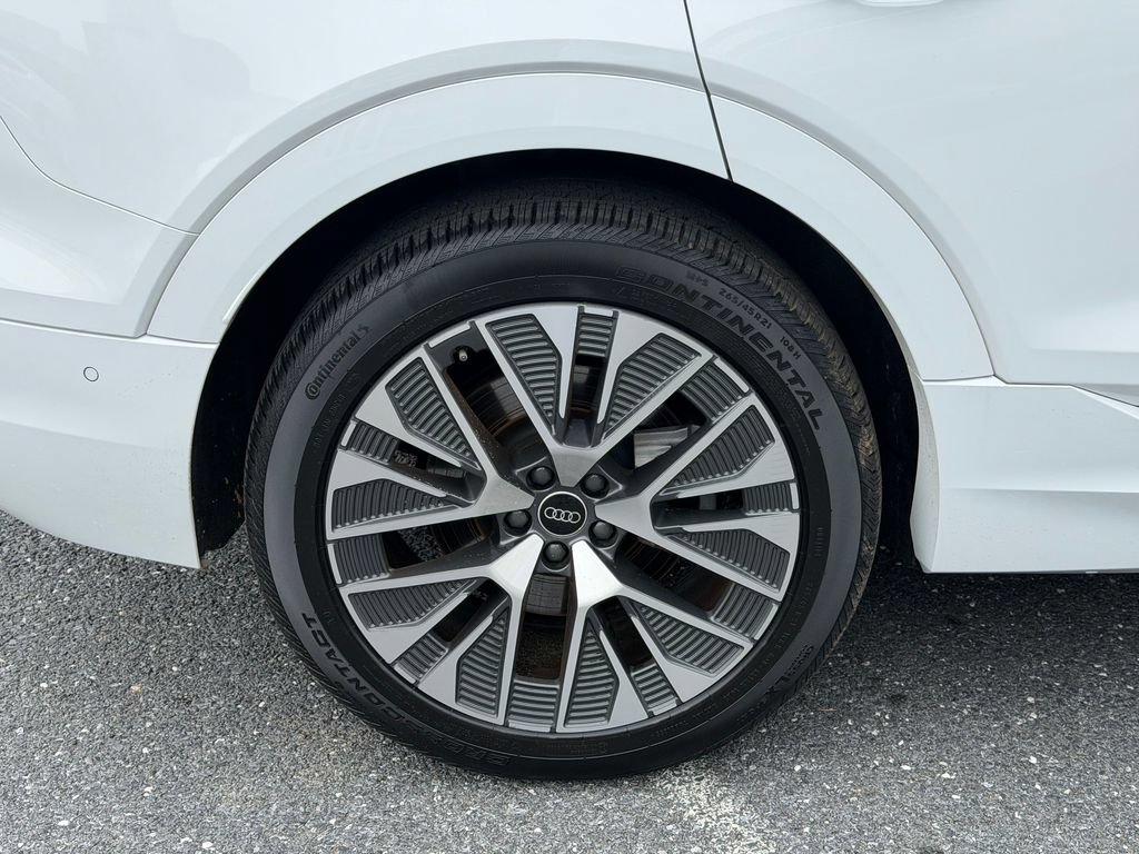 Certified 2024 Audi Q8 e-tron Prestige w/ Prestige Package AWD/4WD image 12