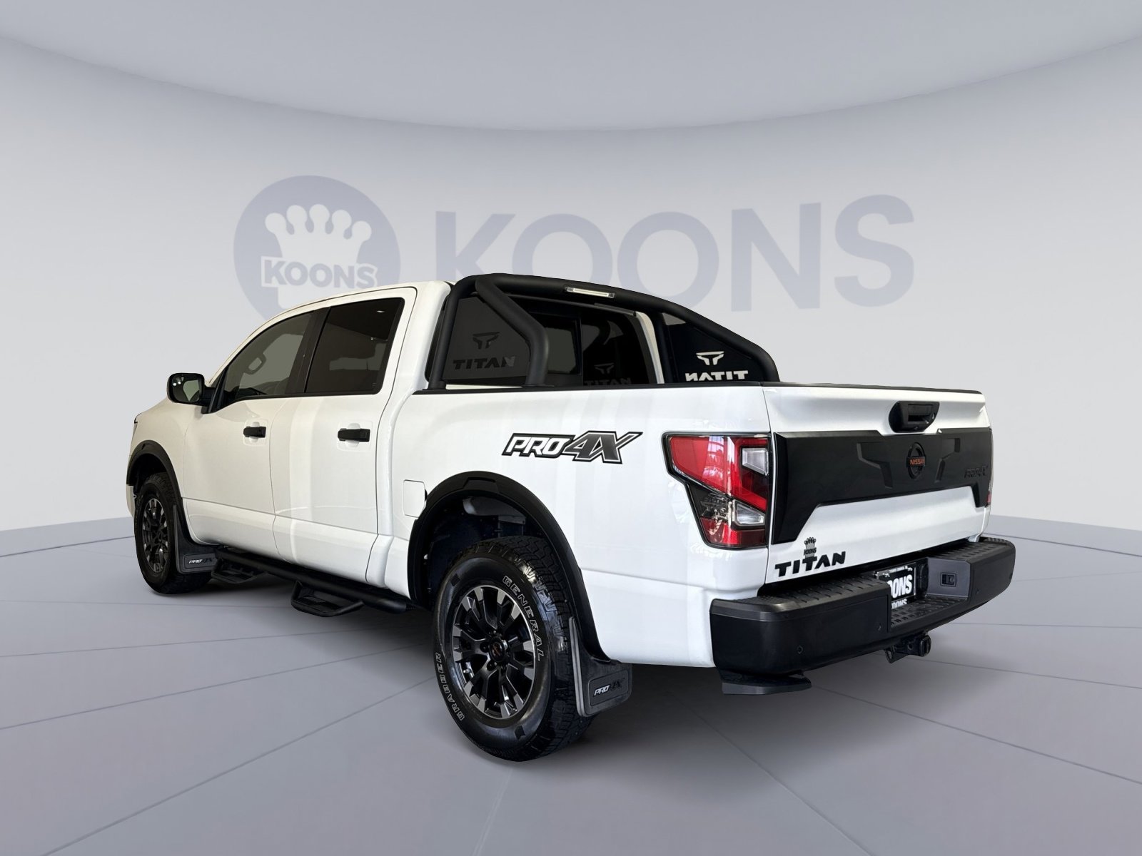 Used 2021 Nissan Titan PRO-4X w/ Pro-4x Convenience Package AWD/4WD image 4