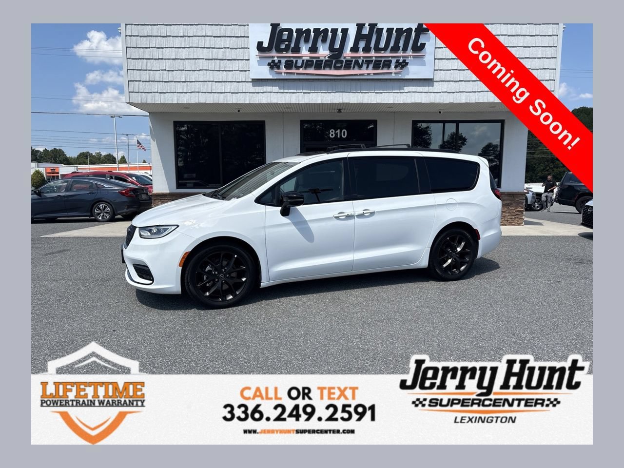 Used 2025 Chrysler Pacifica Limited FWD image 1