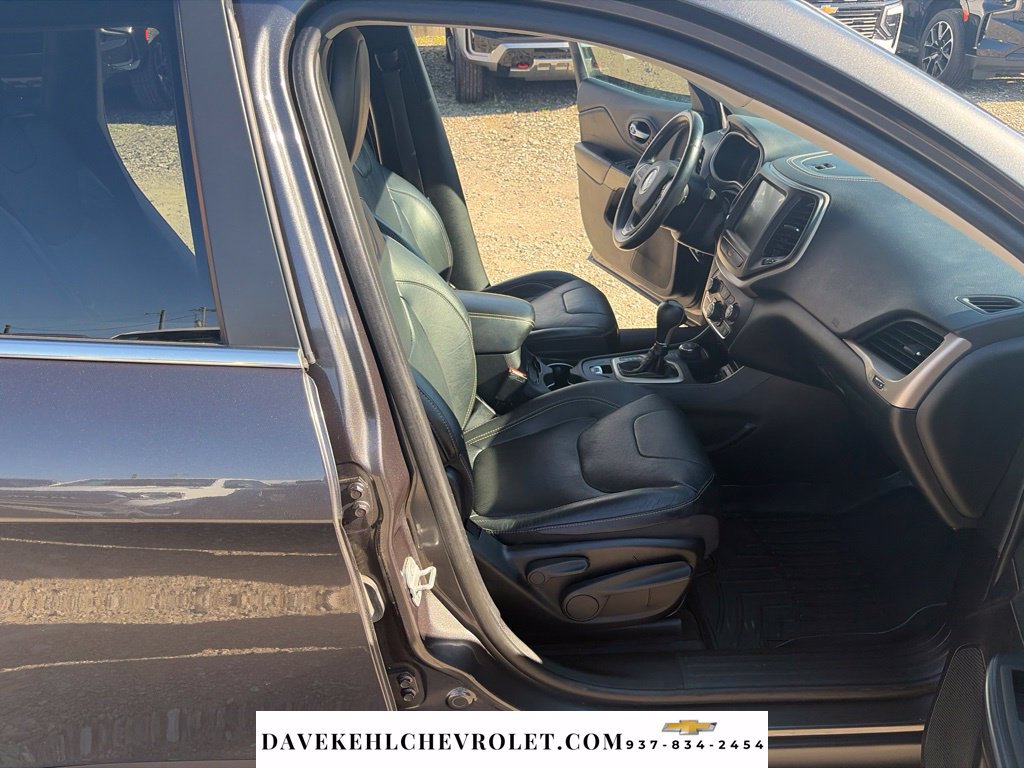 Used 2015 Jeep Cherokee Limited w/ Luxury Group AWD/4WD image 23