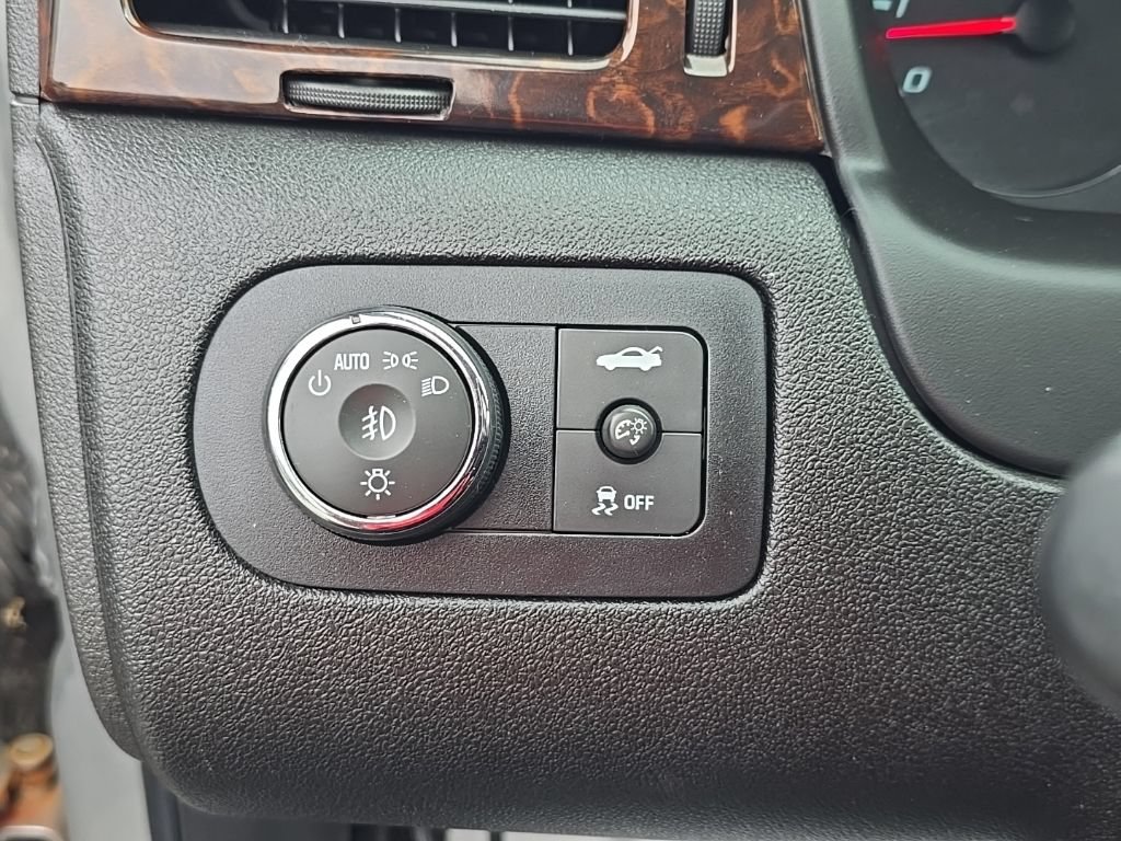 Used 2014 Chevrolet Impala LTZ FWD image 13