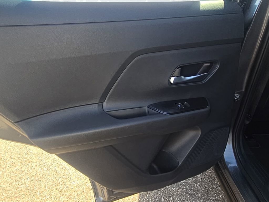 New 2026 Nissan Kicks SR w/ Cold Weather Package image 32