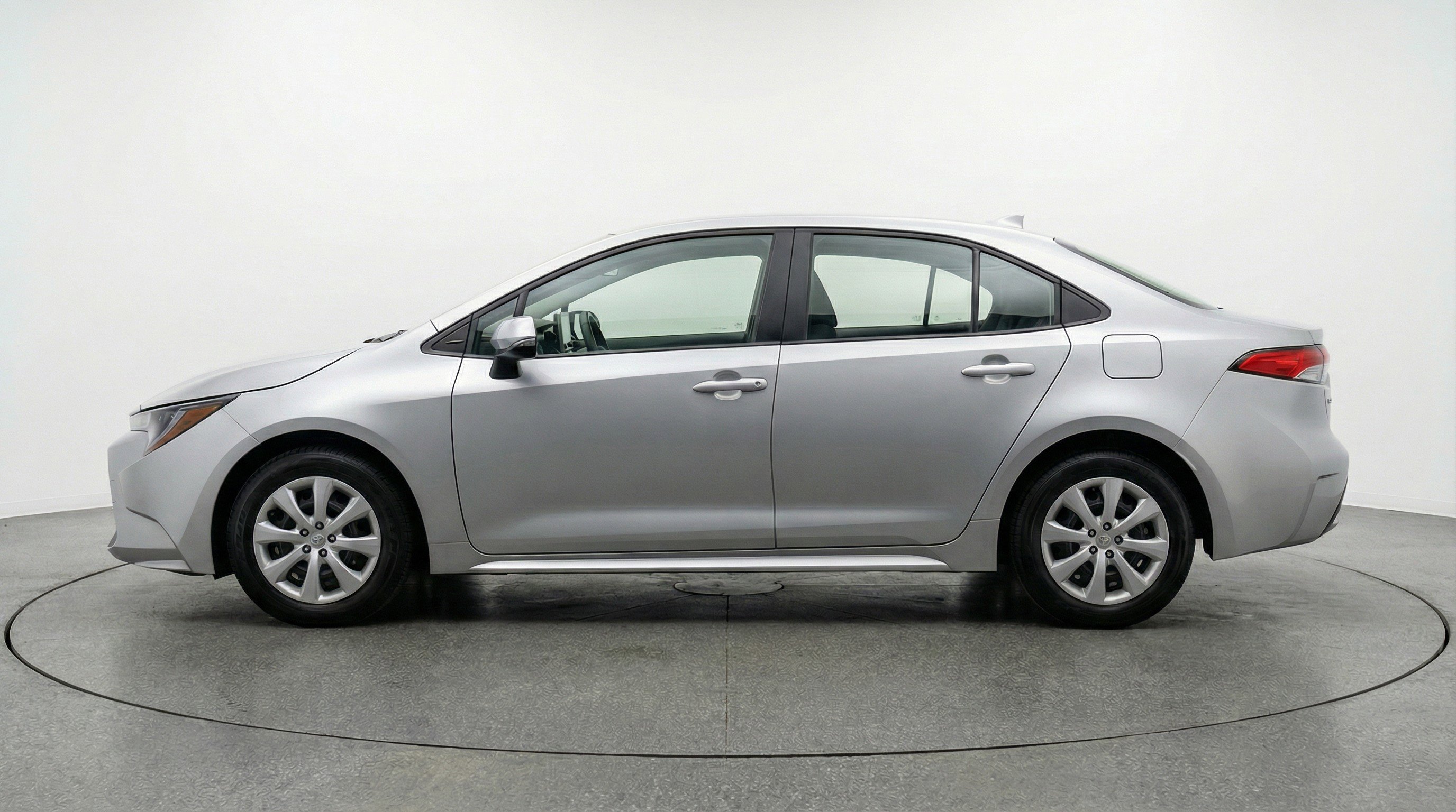 Used 2025 Toyota Corolla LE image 5