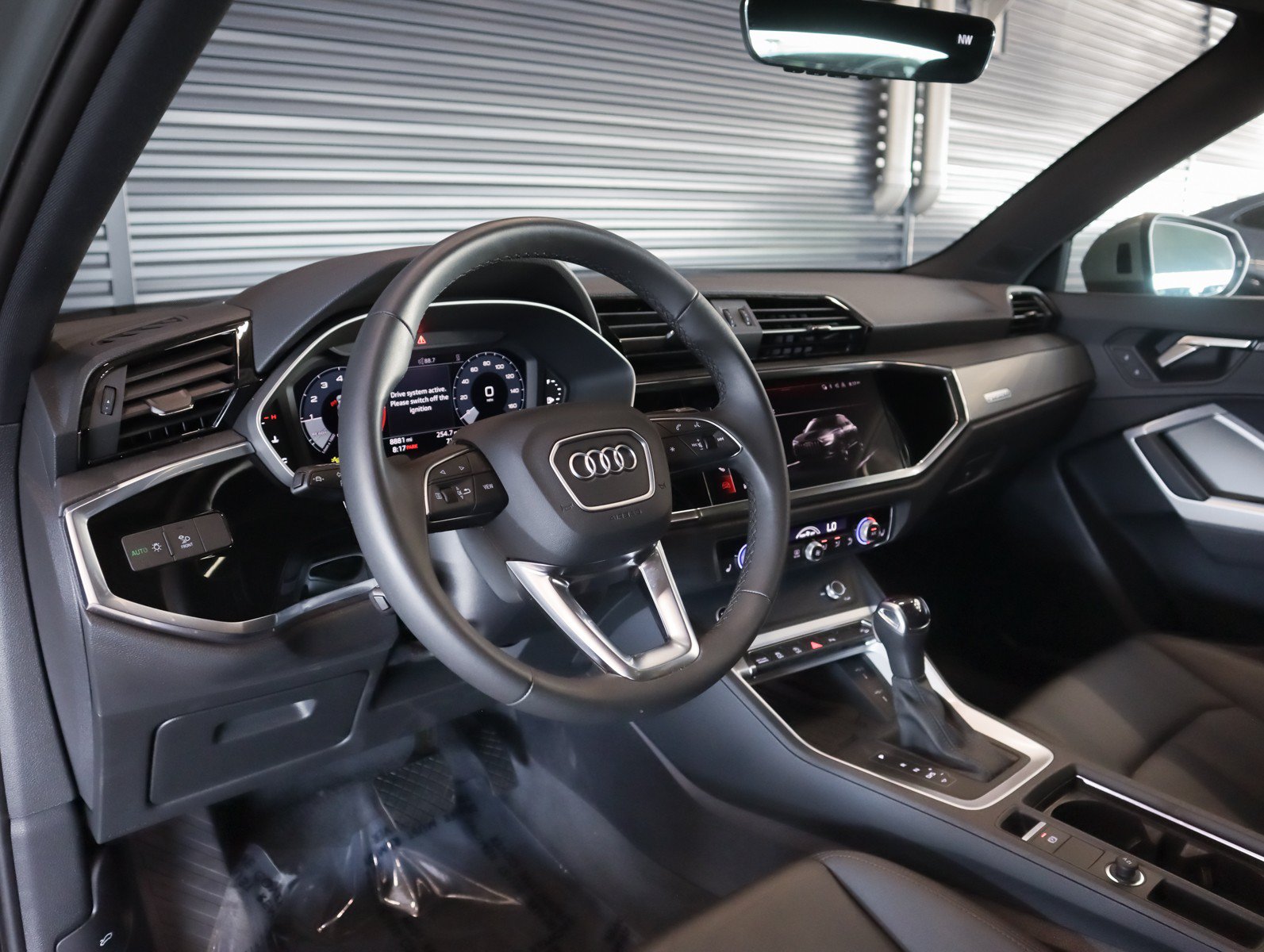 Used 2025 Audi Q3 2.0T Premium w/ Convenience Package AWD/4WD image 17