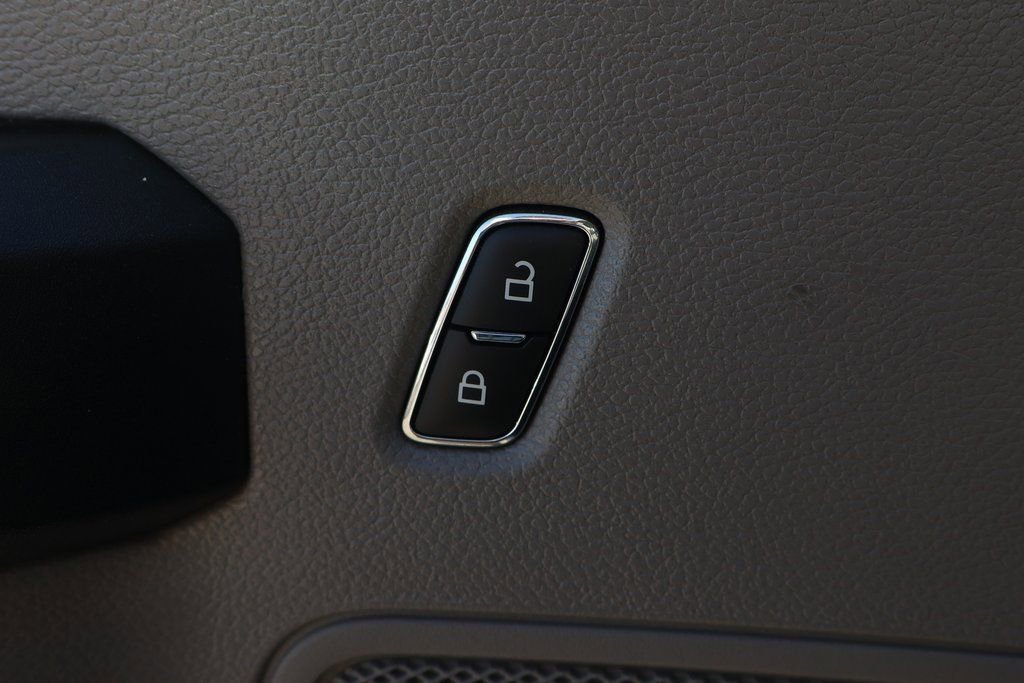 Used 2020 Ford F550 2WD Regular Cab Super Duty image 16