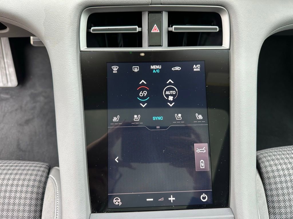 Used 2025 Porsche Taycan 4 Cross Turismo image 23