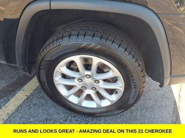 Used 2021 Jeep Grand Cherokee Laredo X image 9