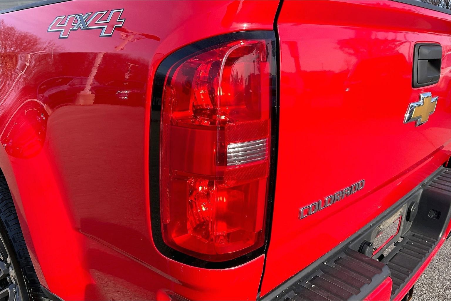 Used 2019 Chevrolet Colorado W/T w/ Custom Special Edition image 31