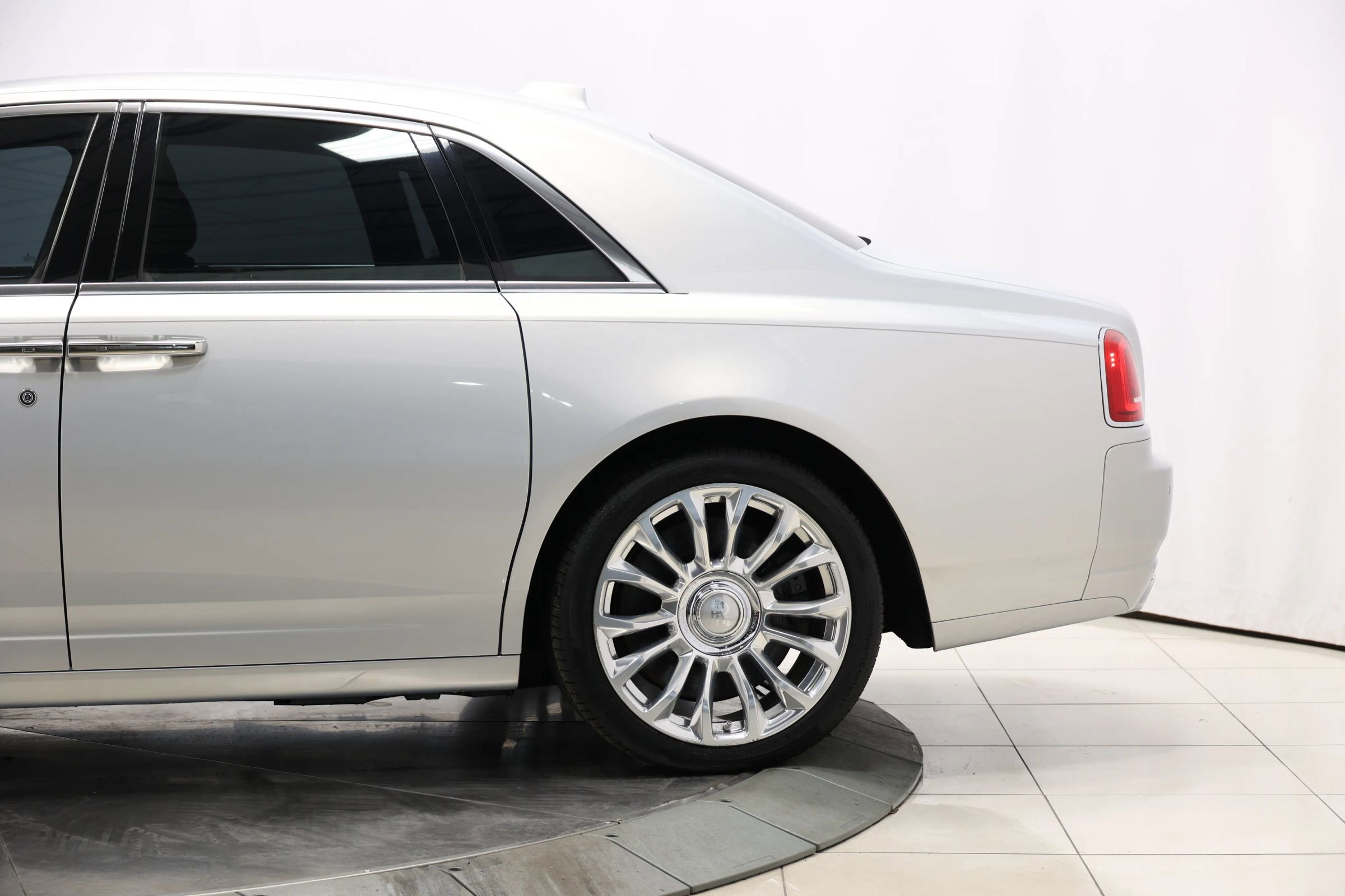 Used 2019 Rolls-Royce Ghost image 13