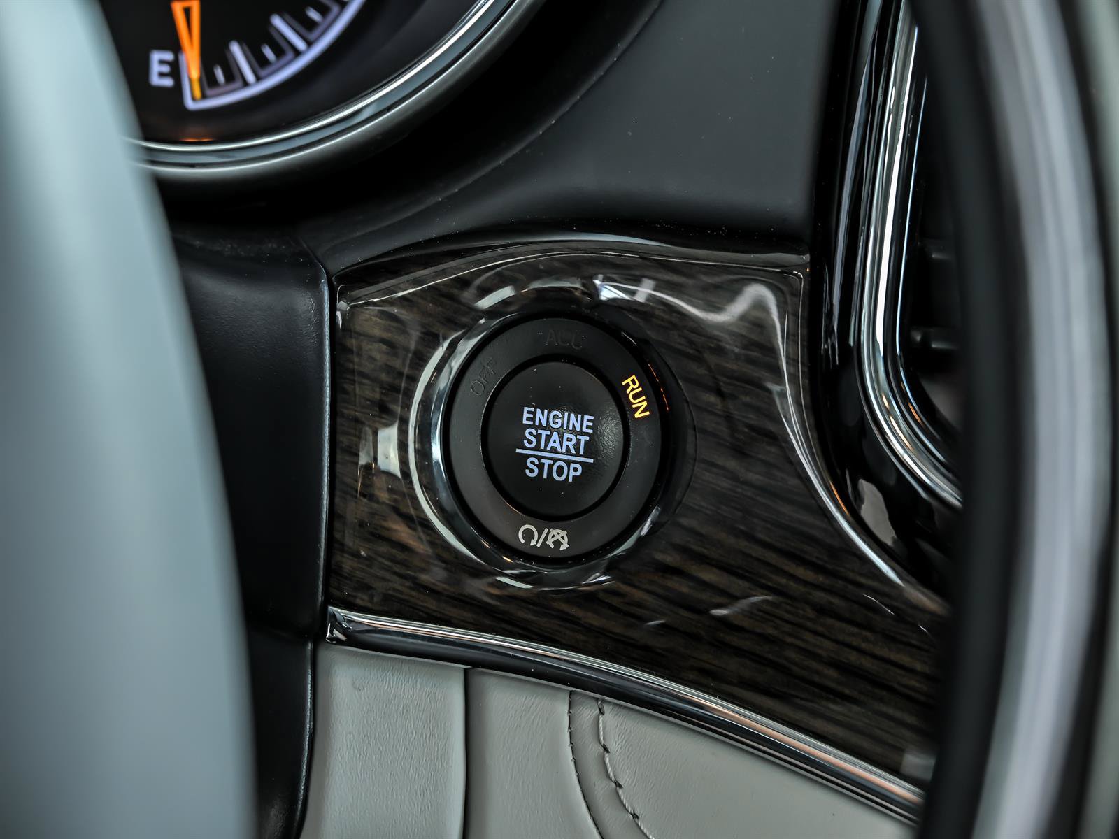 Used 2019 Jeep Grand Cherokee Summit AWD/4WD image 21