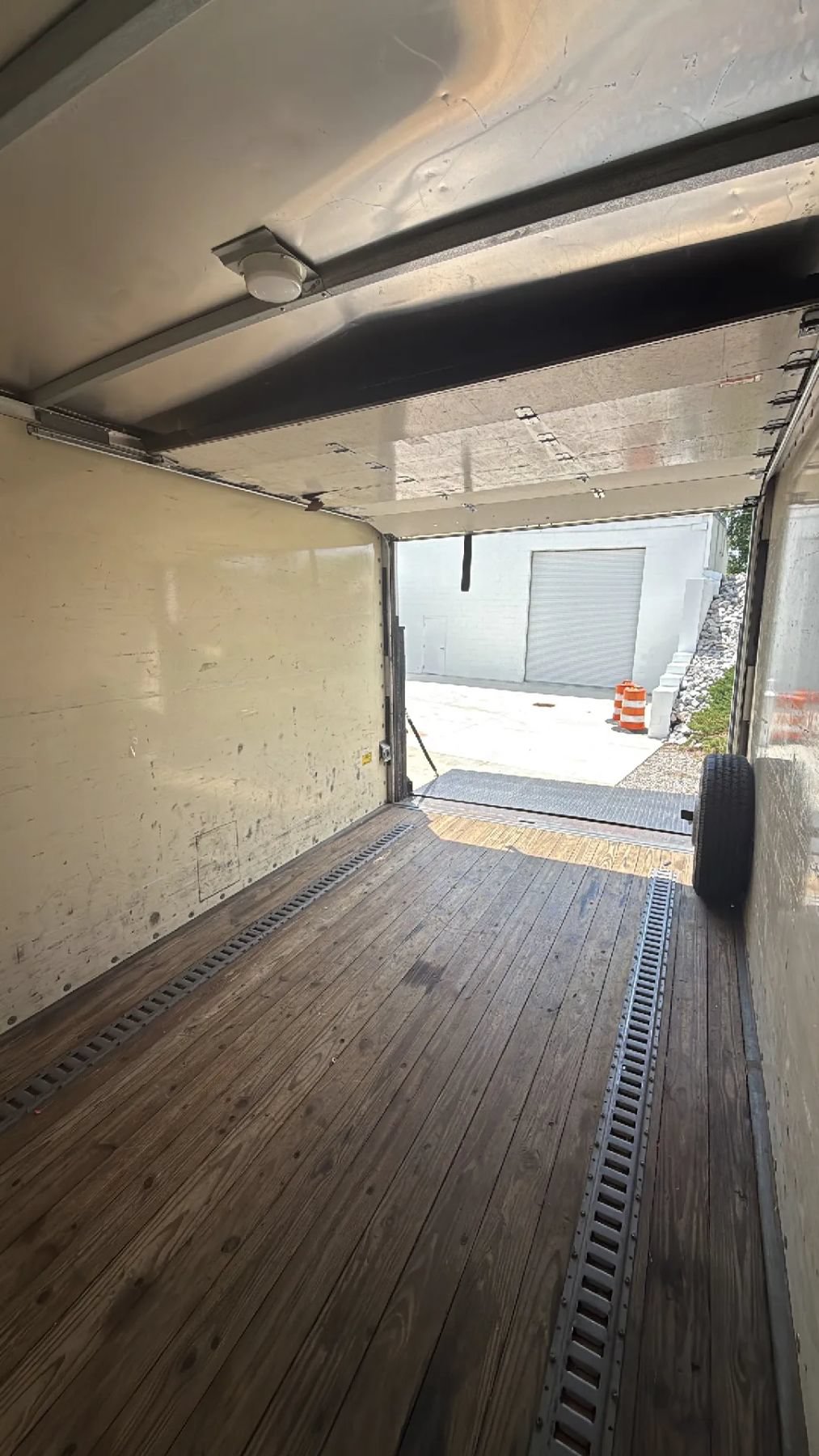 Used 2011 Ford E-450 and Econoline 450 Super Duty RWD image 17
