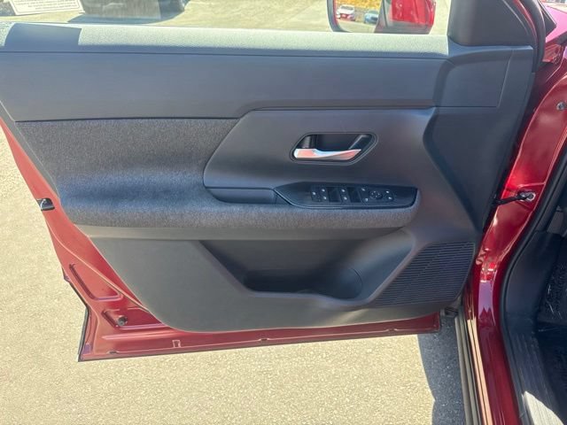 Used 2025 Nissan Kicks SV FWD image 11