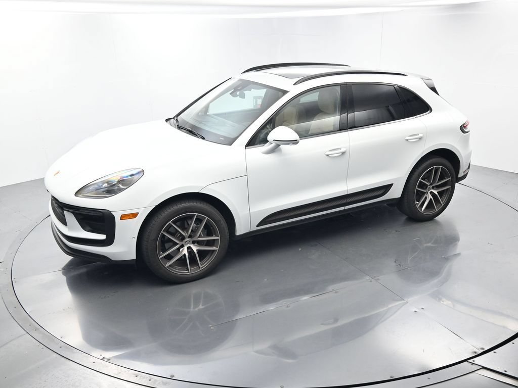 Certified 2023 Porsche Macan AWD/4WD image 29