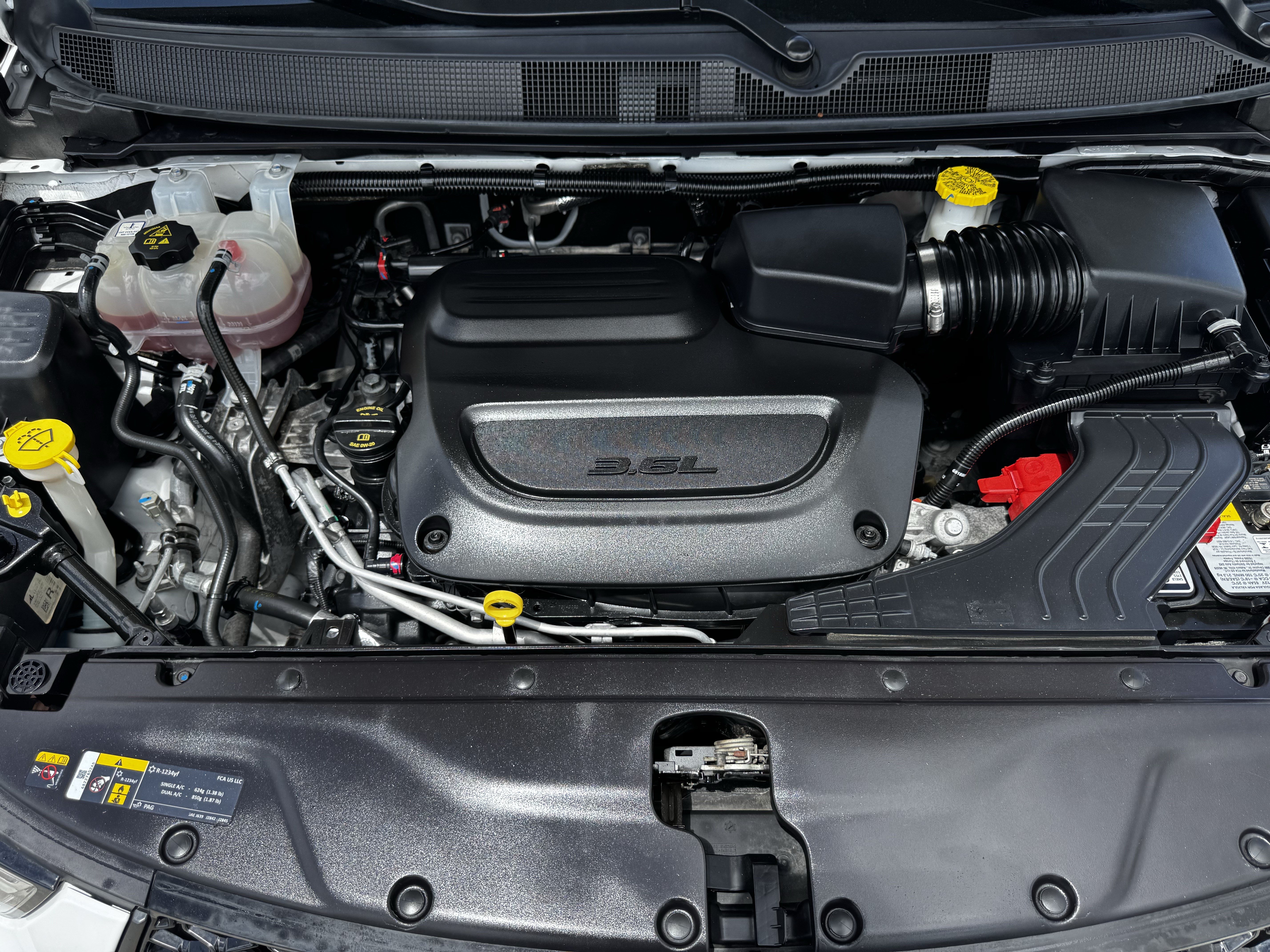Used 2025 Chrysler Pacifica Limited FWD image 32