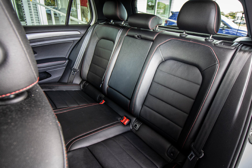 Used 2019 Volkswagen GTI SE FWD image 29