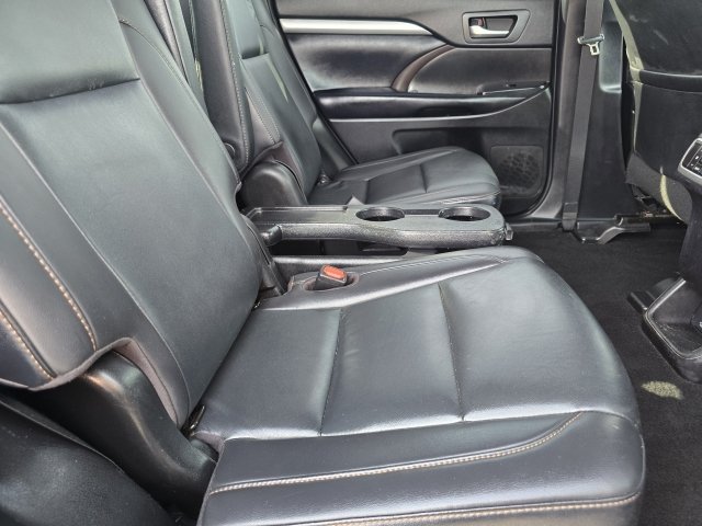 Used 2019 Toyota Highlander XLE AWD/4WD image 14