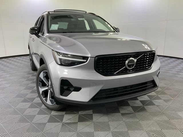 New 2026 Volvo XC40 B5 Plus w/ Protection Package Premier AWD/4WD image 49