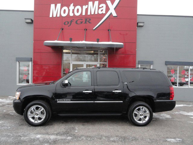 Used 2010 Chevrolet Suburban LTZ image 2