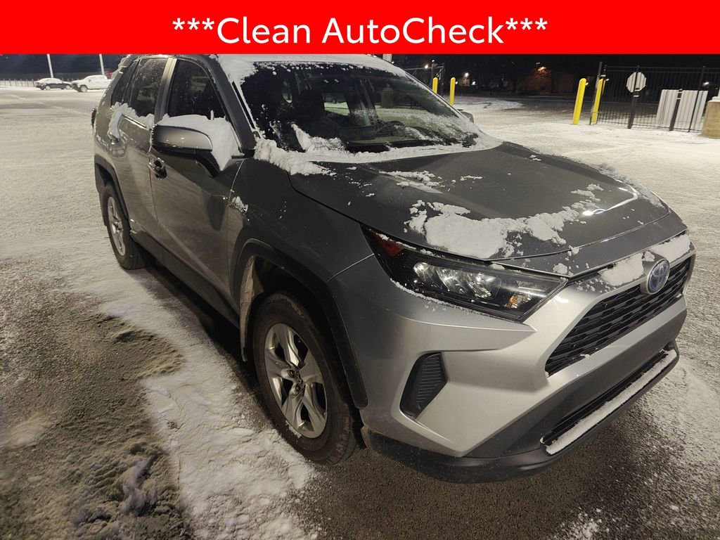 Used 2021 Toyota RAV4 LE image 3