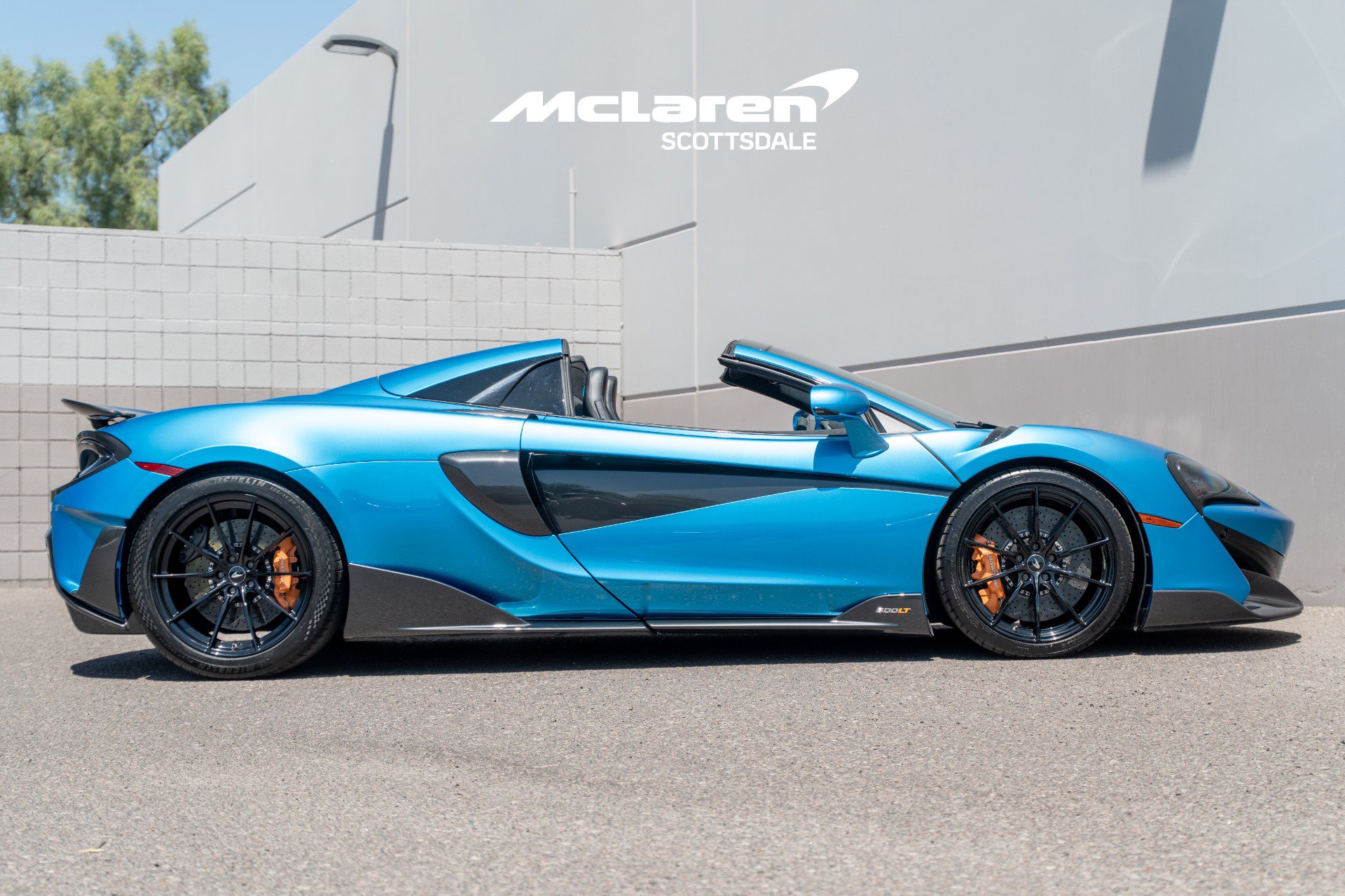 Used 2020 McLaren 600LT Spider RWD image 8
