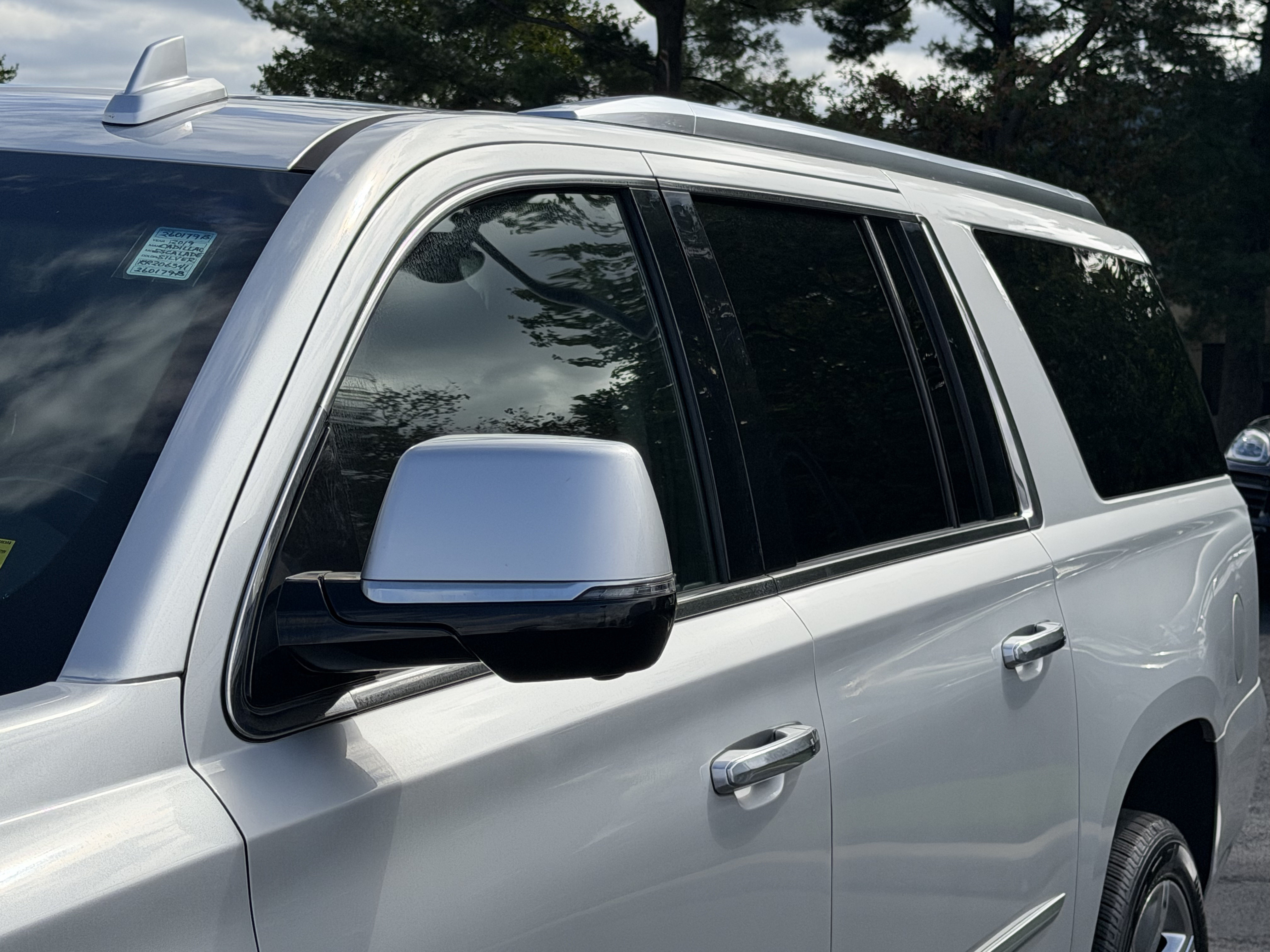 Used 2019 Cadillac Escalade ESV Luxury AWD/4WD image 20