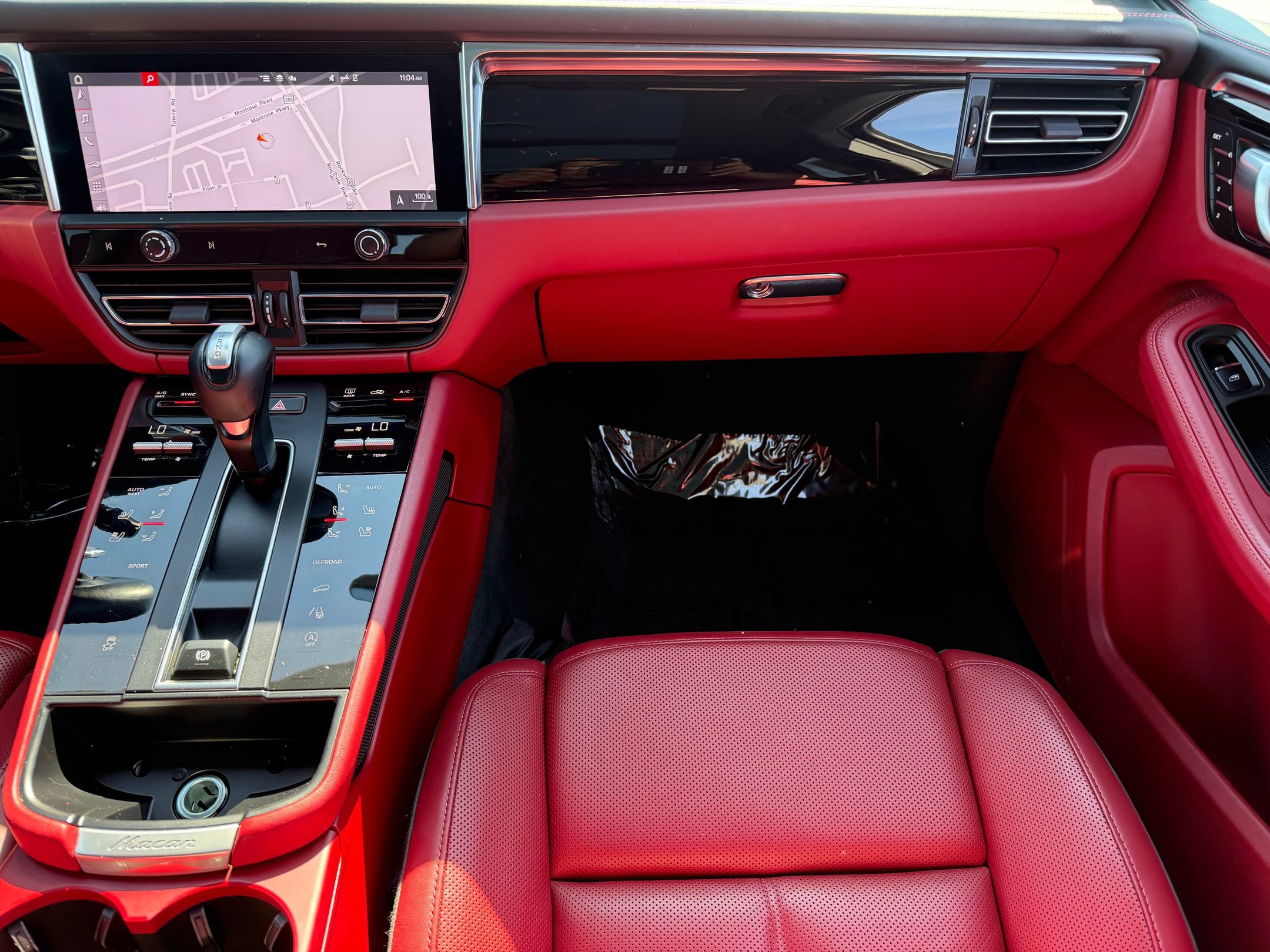 Certified 2023 Porsche Macan AWD/4WD image 29