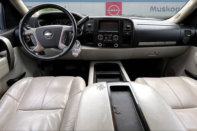Used 2010 Chevrolet Silverado 2500 LT w/ Interior Plus Package RWD image 7